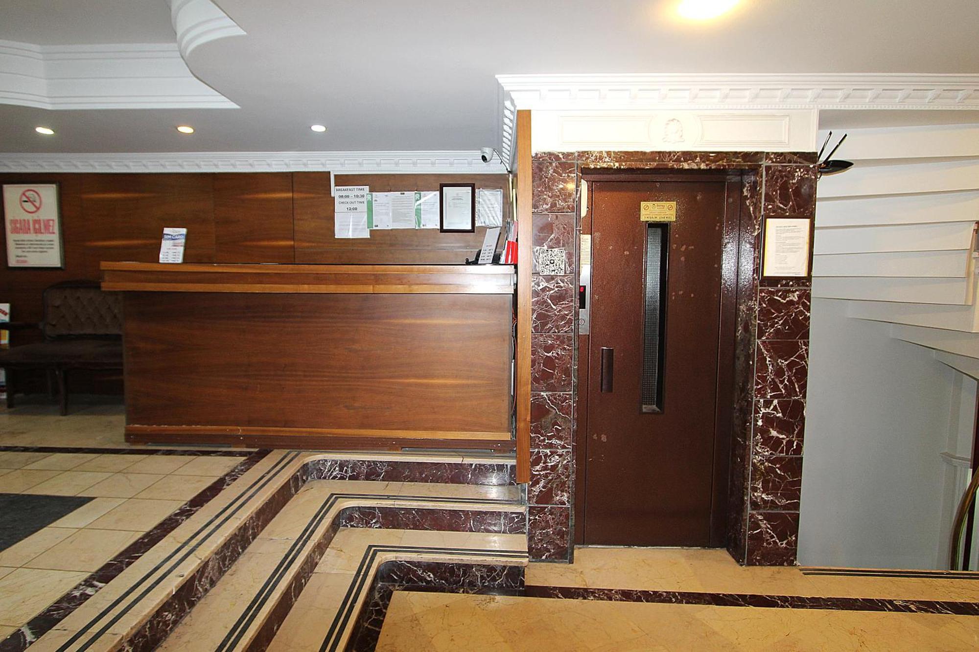 Lyon Hotel Istanbul Exterior photo