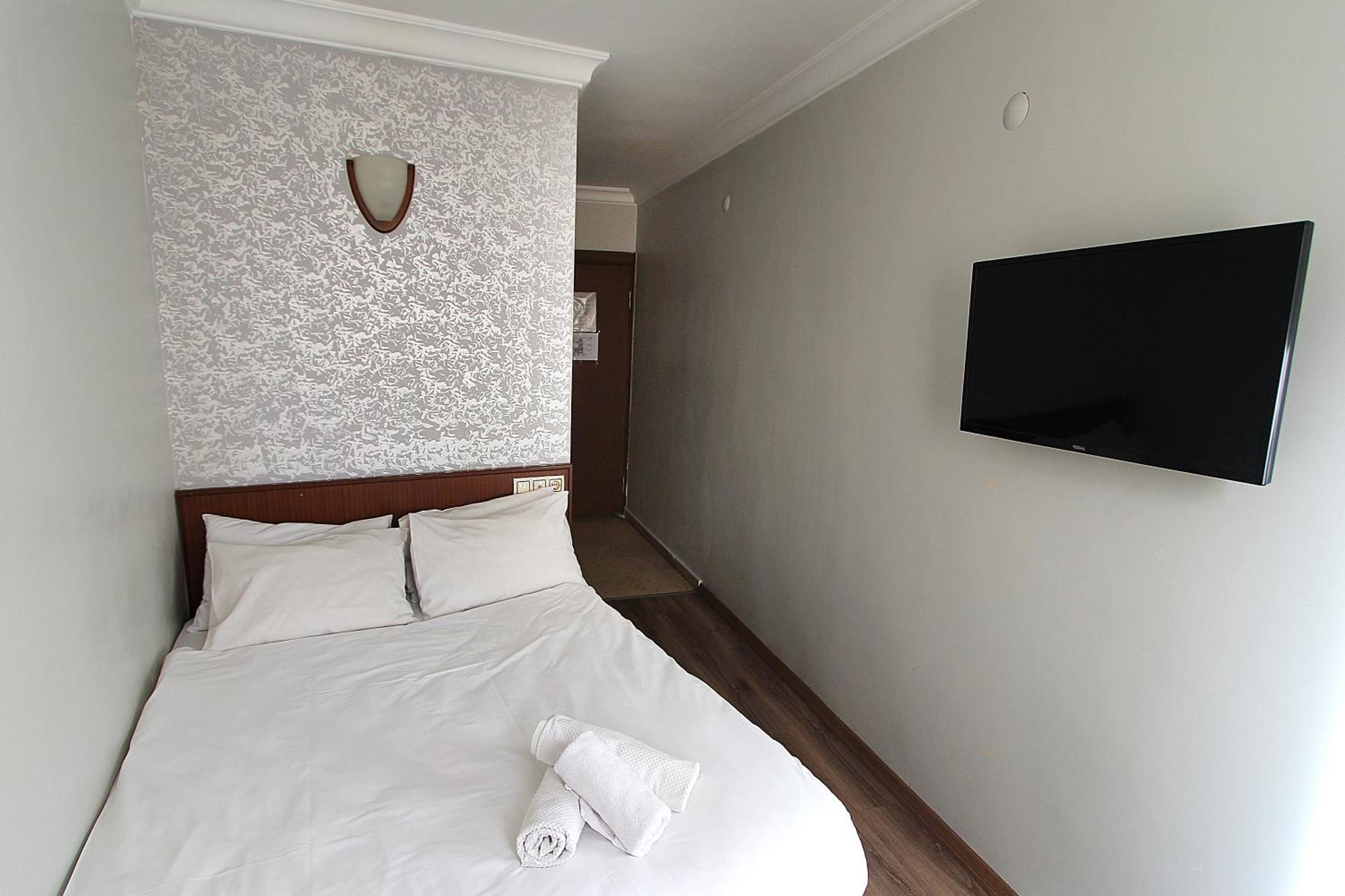 Lyon Hotel Istanbul Exterior photo