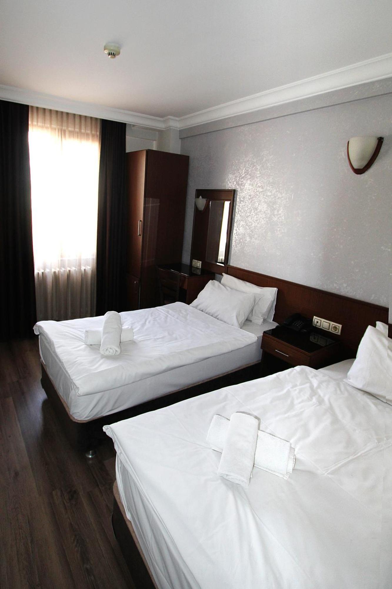 Lyon Hotel Istanbul Exterior photo